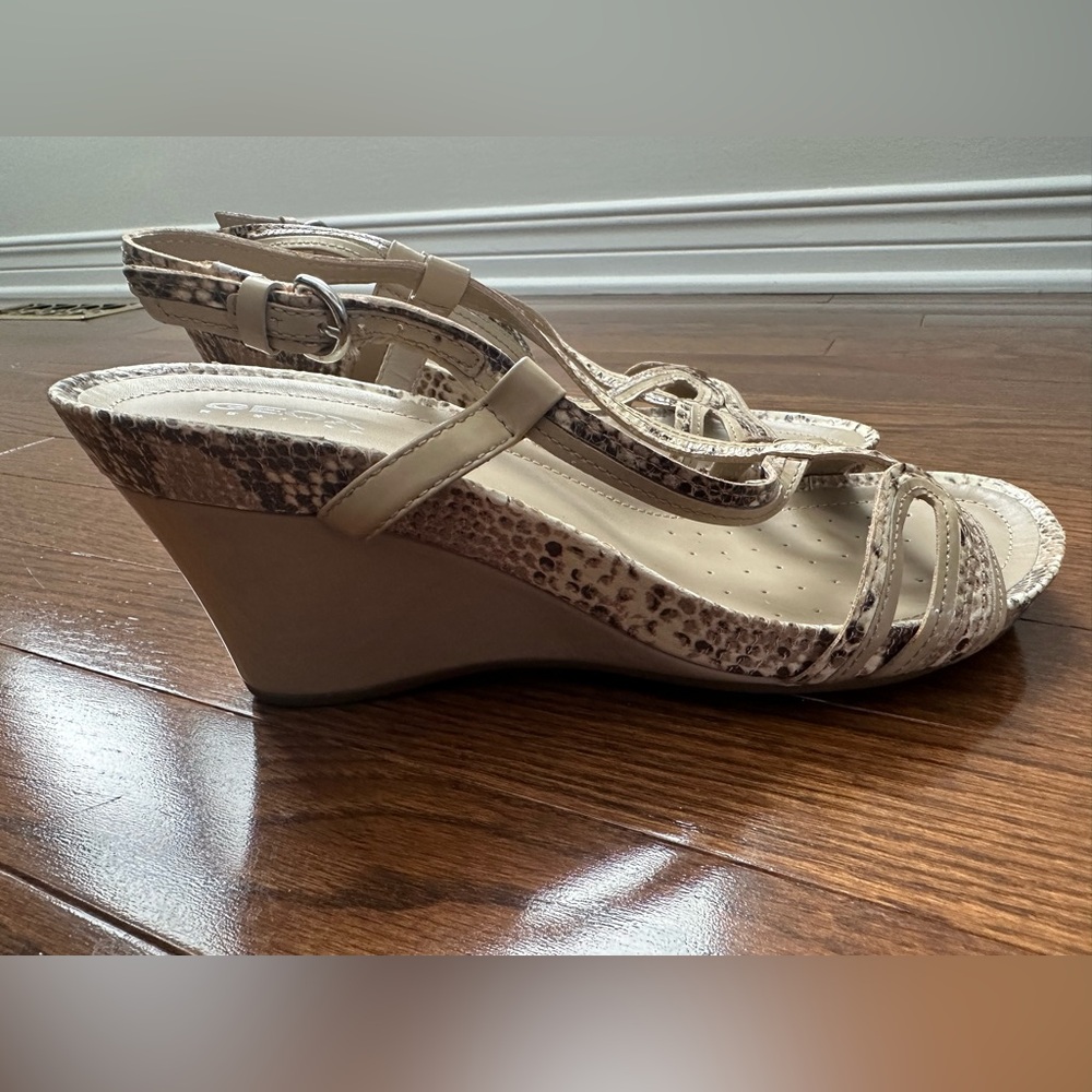 NWOT Geox Respira Snake Skin and Wedge Sandals in size 39